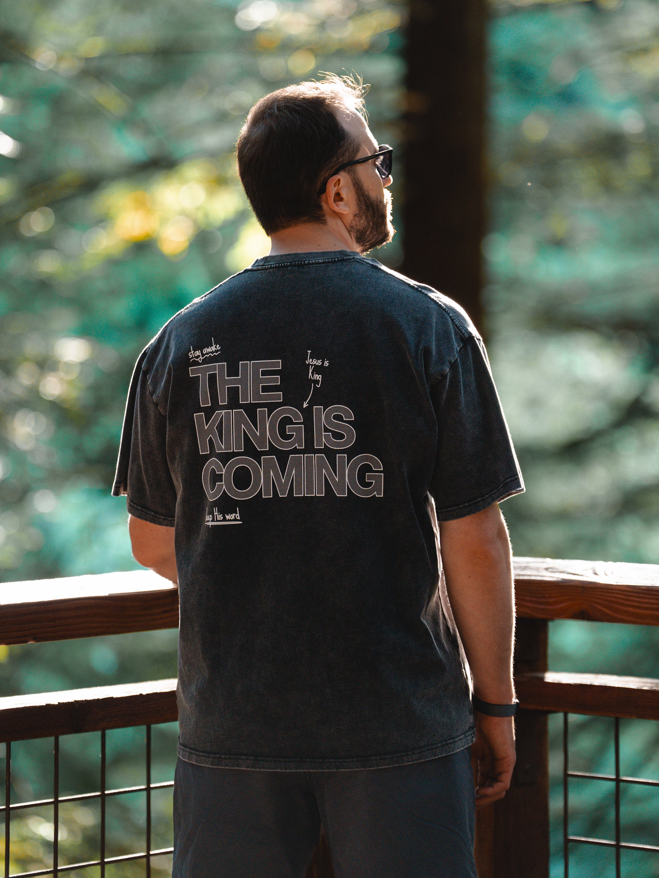 THE KING IS COMING UNISEX TEE